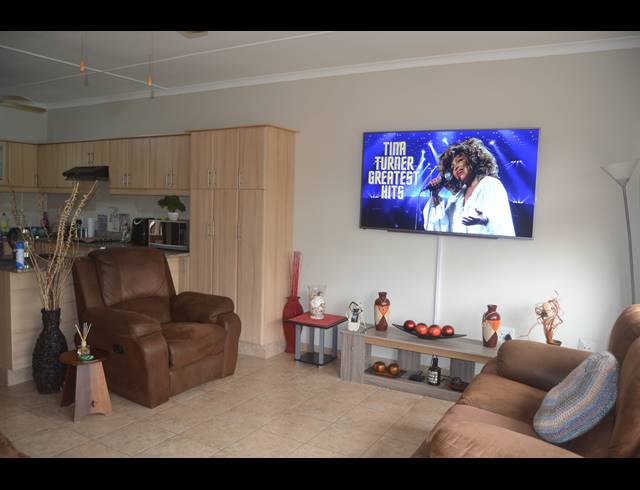2 BEDROOM APARTMENT FOR SALE IN SCOTTBURGH CENTRAL